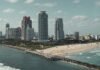 Miami Beach impulsa su transformación como destino premium de turismo deportivo y wellness a view of a beach and a city in the background