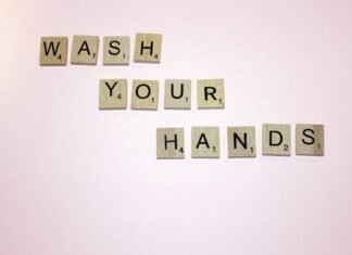 La revolución del lavado doméstico: electrodomésticos inteligentes que transforman las tareas del hogar black and white number print