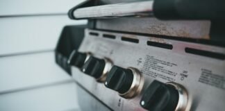 Revolución en la cocina: cómo elegir el robot culinario perfecto para tu hogar en 2026 silver and black electronic device