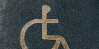 La Liga F revoluciona la accesibilidad del fútbol femenino con más partidos gratuitos a handicap sign painted on the ground