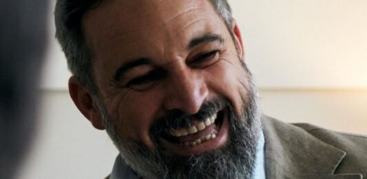 DENAES, el otro chiringuito de Santiago Abascal