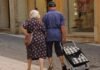 El sistema de pensiones español alcanza cifras históricas: desafíos y oportunidades en el horizonte demográfico man and woman walking on street with stroller