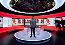 España se prepara para una semana de clima adverso: la borrasca Regina trae lluvia, viento y contrastes extremos woman in black and white checkered dress shirt standing on white round table