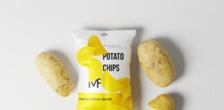 La revolución silenciosa de los chips de conectividad: cuando la tecnología gallega conquista Silicon Valley a bag of potato chips next to three pieces of potato