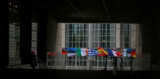 La Diplomacia Bilingüe de Marco Rubio Marca un Nuevo Capítulo en las Relaciones Hemisféricas a group of flags hanging from the side of a building
