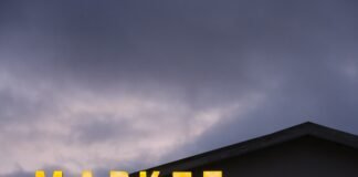 Nestea revoluciona el mercado de bebidas refrescantes con su innovadora línea de frutos rojos y açaí A sign that reads market on top of a building