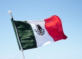 Las relaciones comerciales hispano-estadounidenses ante el nuevo panorama político de Washington red white and black flag