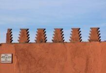 La estrategia de expansión de Molins marca un hito en el sector de pavimentos industriales español brown concrete wall under blue sky during daytime