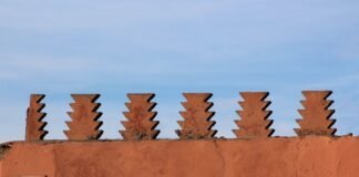 La estrategia de expansión de Molins marca un hito en el sector de pavimentos industriales español brown concrete wall under blue sky during daytime