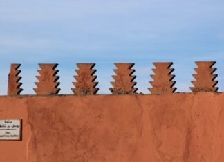 La estrategia de expansión de Molins marca un hito en el sector de pavimentos industriales español brown concrete wall under blue sky during daytime