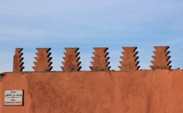 La estrategia de expansión de Molins marca un hito en el sector de pavimentos industriales español brown concrete wall under blue sky during daytime