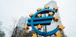 La batalla europea por el M&A: cómo los bancos españoles redefinen su estrategia de inversión a large blue and yellow sign with stars on it