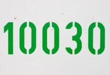 España destina 5.000 millones para blindar su economía ante el conflicto de Oriente Medio a close up of a white sign with green letters