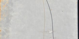 La paradoja energética española: cuando la descarbonización aumenta las emisiones Close-up of rusty metal with a crack