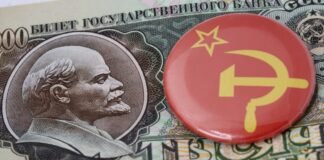 La defensa socialista del legado de Felipe González frente a la apropiación política del PP a button with a picture of a man on it