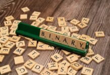 El desafío de las identidades no binarias: España ante la presión por el reconocimiento legal completo scrabble tiles spelling the word library on a wooden table