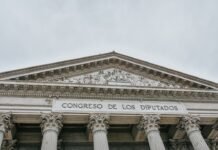 La justicia española condena el abuso de confianza familiar: cinco años de prisión por agresión sexual a un menor Congress of Deputies of Spain building