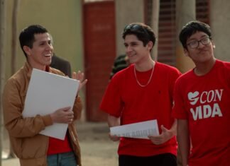 RTVE apuesta por la cultura con ARTE España: un nuevo canal que transformará el panorama televisivo nacional A group of people standing next to each other