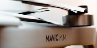 La revolución de los drones económicos transforma la guerra moderna: cuando lo simple supera a lo sofisticado silver fork and knife on white ceramic plate