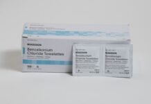 La revolución tecnológica en el sector eléctrico: cuando los drones transforman el mantenimiento de infraestructuras two packets of benexolonium sit next to each other