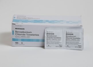 La revolución tecnológica en el sector eléctrico: cuando los drones transforman el mantenimiento de infraestructuras two packets of benexolonium sit next to each other