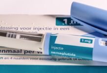 La revolución tecnológica llega al sector eléctrico: cómo los drones están transformando el mantenimiento de infraestructuras Insulin pen and its packaging are shown.