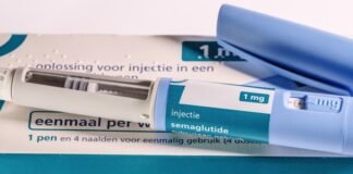 La revolución tecnológica llega al sector eléctrico: cómo los drones están transformando el mantenimiento de infraestructuras Insulin pen and its packaging are shown.