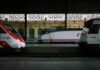 La conexión ferroviaria Madrid-Málaga bajo escrutinio europeo: análisis de las deficiencias en alta velocidad white and red Renfe train station