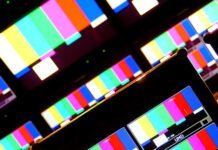 El fenómeno de transformación televisiva que conquista audiencias: claves del éxito de los programas de imitación black blue green purple and pink multi color glass window