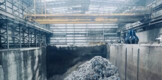 La Geoda de Pulpí se acerca al reconocimiento internacional como Patrimonio Mundial a large pile of garbage in a large building