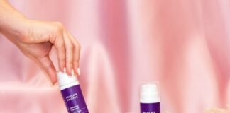 La revolución silenciosa que transforma MotoGP: cuando la nacionalidad se convierte en factor económico person holding white and blue plastic tube bottle