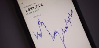 El resurgimiento de la banca de inversión: cuando la incertidumbre genera oportunidades black android smartphone displaying white screen