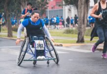 La vulnerabilidad de las personas con discapacidad ante la violencia sexual: un problema sistémico que requiere mayor protección woman sitting on wheelchair during fun run
