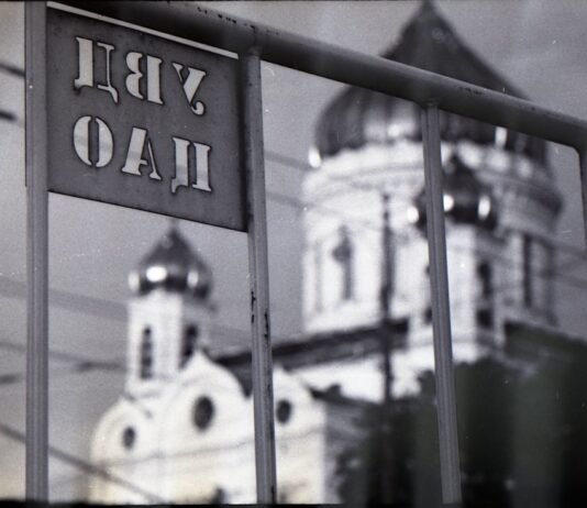 Jakub Józef Orliński: La Nueva Generación del Contratenor Barroco grayscale photo of UNKs coffee shop