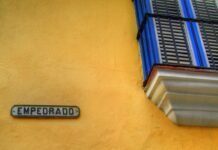 Las exportaciones españolas hacia Estados Unidos enfrentan nuevos desafíos comerciales en 2026 brown, blue, black, and white building