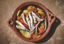 San Bartolomé de Tirajana se prepara para la gran final de Miss Mundo España 2026 fish on brown round plate