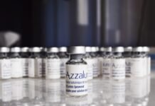 Chiliz Experimenta Volatilidad Natural Tras Semana de Fuertes Ganancias en el Mercado de Fan Tokens a row of bottles of azzralu sitting on a table