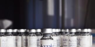 Chiliz Experimenta Volatilidad Natural Tras Semana de Fuertes Ganancias en el Mercado de Fan Tokens a row of bottles of azzralu sitting on a table