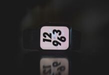 Apple Watch enfrenta restricciones en Estados Unidos: ¿Qué significa para el mercado europeo? square black Nike analog watch at 3:10