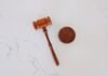 La controversia judicial en torno a Jordi Pujol genera debate sobre dignidad y justicia en Catalunya brown wooden smoking pipe on white surface