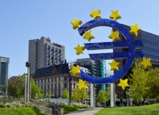El Banco Europeo del Hidrógeno marca el inicio de una nueva era energética en la competencia global a large blue and yellow sign with stars on it