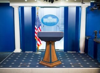 Resurge el debate sobre la presencia militar estadounidense en territorio español tras protestas en Rota The white house briefing room is ready.