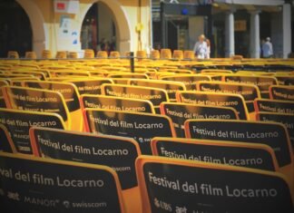 La Filmoteca de Catalunya obtiene autonomía plena tras décadas de dependencia institucional a room full of books