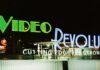 Revolución en el pago móvil: La tecnología wearable transforma los hábitos de consumo en España a neon sign that reads video revolu