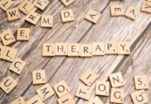 La esperanza terapéutica llega a los pacientes con epidermólisis bullosa: una nueva era en el tratamiento de la piel de mariposa scrabbled scrabble tiles spelling the word therapy