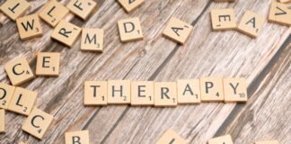 La esperanza terapéutica llega a los pacientes con epidermólisis bullosa: una nueva era en el tratamiento de la piel de mariposa scrabbled scrabble tiles spelling the word therapy
