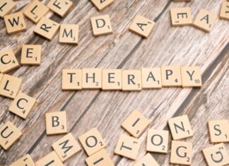 La esperanza terapéutica llega a los pacientes con epidermólisis bullosa: una nueva era en el tratamiento de la piel de mariposa scrabbled scrabble tiles spelling the word therapy