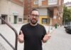 La filosofía del éxito: Cómo Luis de la Fuente transformó el fútbol español con valores y trabajo colectivo Man with glasses and beard gesturing outdoors
