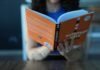 El futuro del trabajo autónomo en España: hacia una mayor representación institucional a woman sitting at a table reading a book