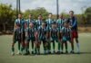 Athletic Club refuerza su proyecto deportivo con la renovación de Yeray y gestiona las cargas de entrenamiento A soccer team stands together on a field.